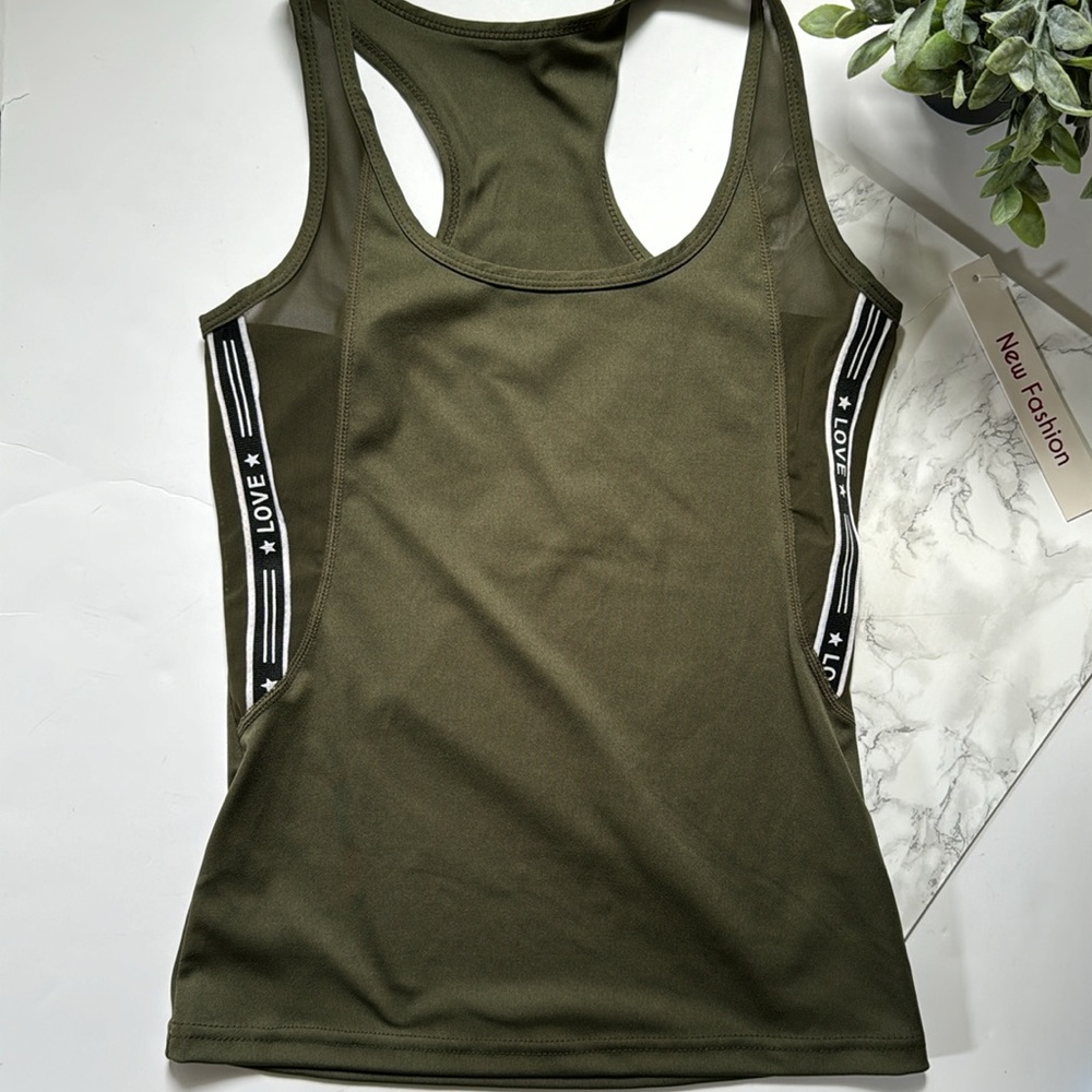 New Fashion Love tank top size S/M.